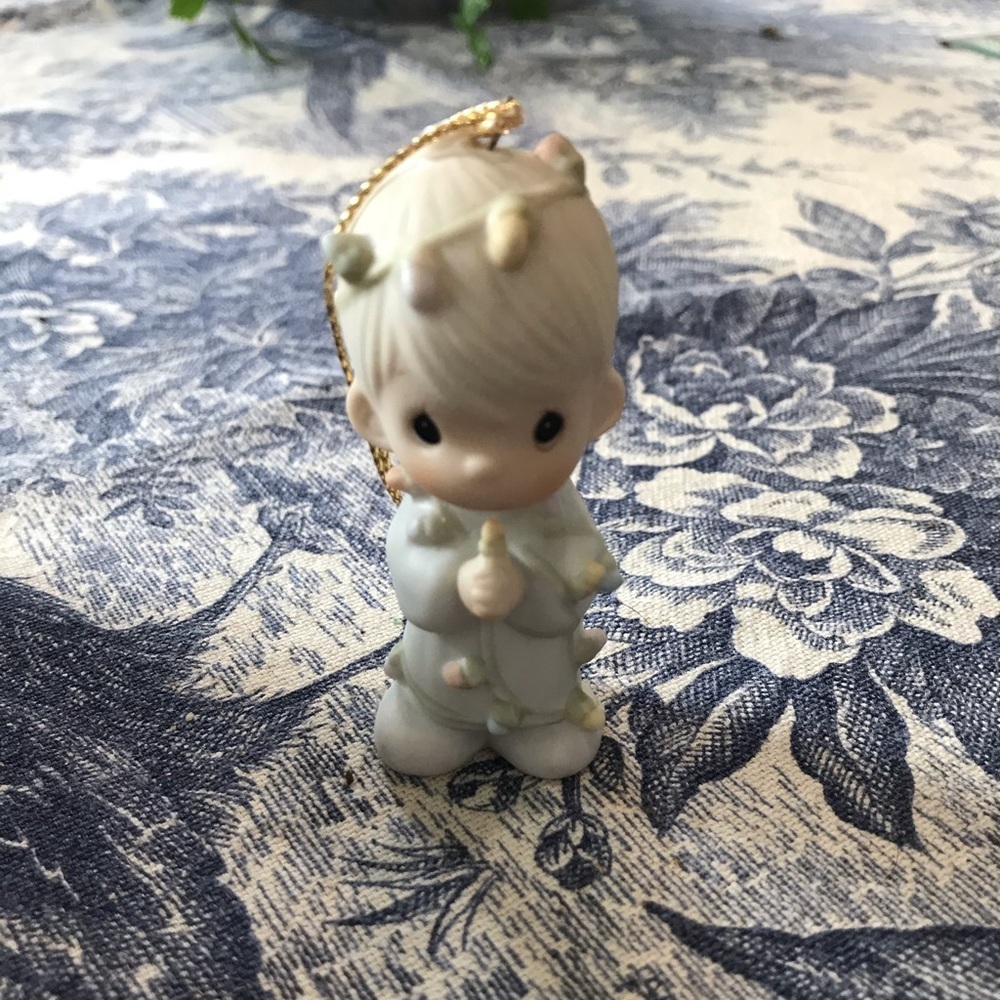 VINTAGE Precious Moments Enesco Boy in Lights 1980’s Christmas Ornament Figurine